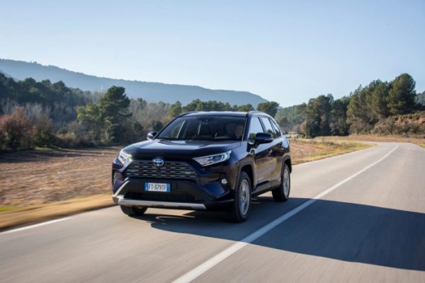 TOYOTA RAV4 YENİLENDİ.