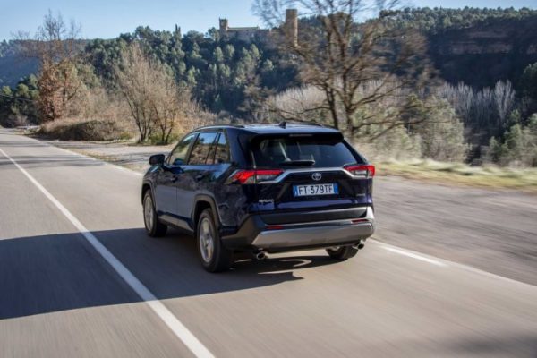 TOYOTA RAV4 YENİLENDİ.