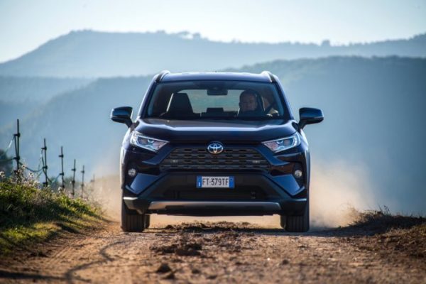 TOYOTA RAV4 YENİLENDİ