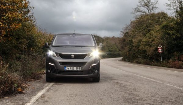 PEUGEOT TRAVELLER