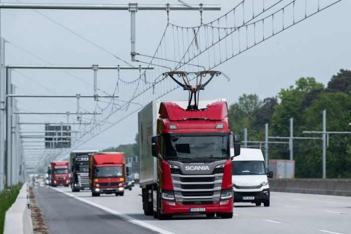 VW Group'un Scaniası, eHighway denemesinden yararlanmak için özellikle R450 Hybrid kamyonunu üretti.