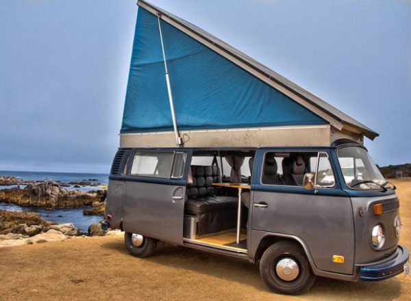 Günümüzde Hippie'lerin hala özgürlük teasını yaşadıkları markanın Volkswagen olduğuna şahit oluyoruz.