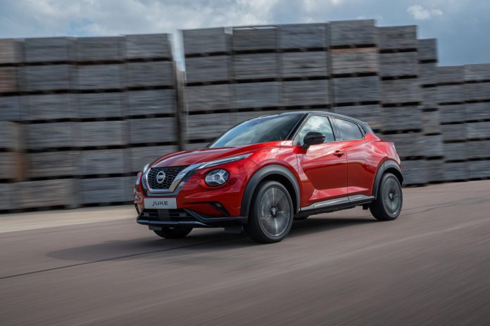Nissan JUKE, 19 inç alaşım jantlar ve coupé tarzı 'yüzer tavan' tasarımına dikkat çekiyor