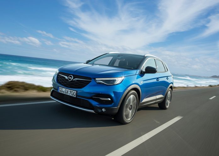opel_turkiye_opel grandland x Opel Grandland X plug-in hibrit, 300 beygir gücü sunar ve elektrik modunda 59 km'ye kadar araç kullanabilir.